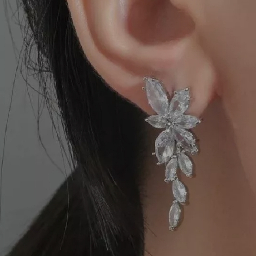 Glam Cascading Earrings with Elegant Style